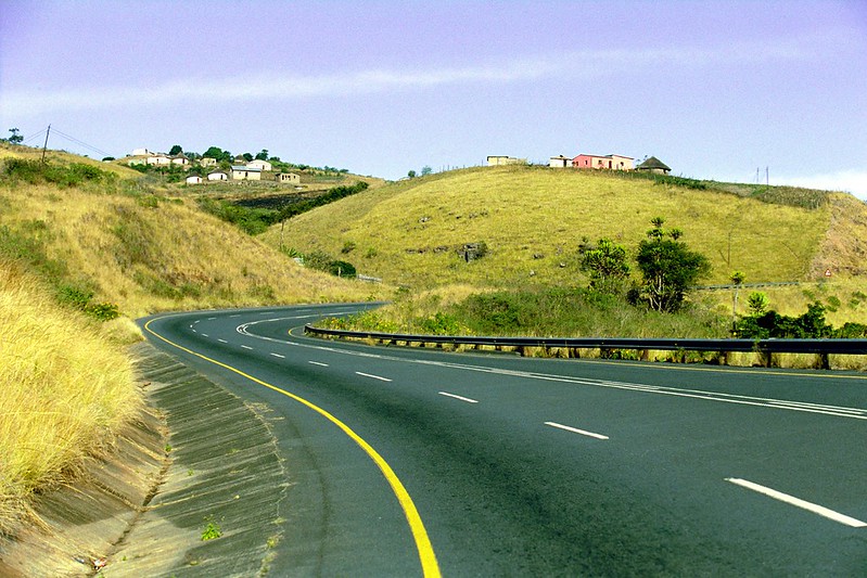 Rural houses in the hills between Umtata and Port St Johns in the Eastern Cape. South Africa. Photo: Trevor Samson / World Bank