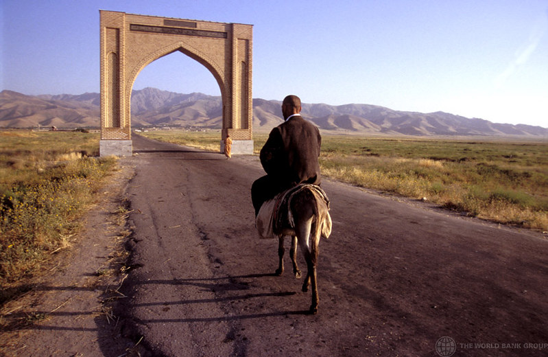 Man riding donkey toward Gateway to famous Oq Soy village along paved Tashkent-Termez highway. Uzbekistan. Photo: Anvar Ilyasov / World Bank