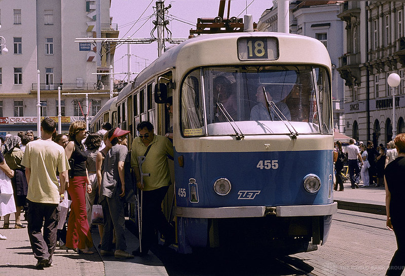 People boarding an electric bus. Photo: © Miso Lisanin / World Bank